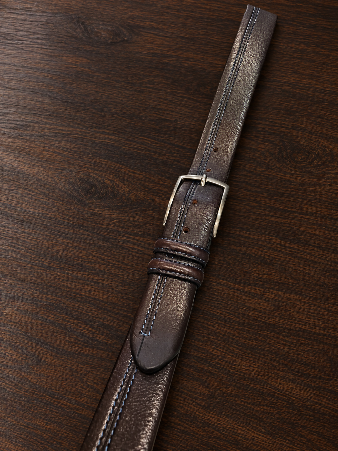 Cintura in pelle marrone scuro con doppia cucitura